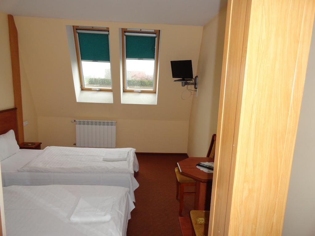 Hotel Wielkopolanka Сьрода-Велькопольска Экстерьер фото